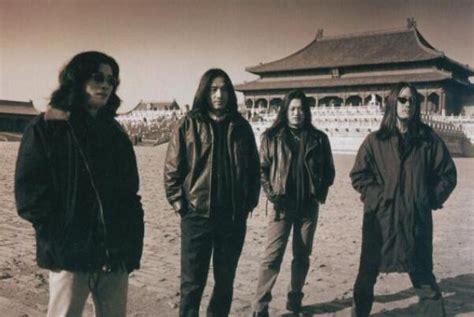 摇滚中国乐势力演唱会25周年，1994年红磡里燃烧的那把摇滚之火|何勇|红磡|唐朝乐队_新浪新闻