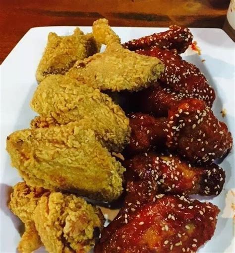 韩国长桥洞炸鸡店，招牌是炸鸡小吃，但是还有别的炸货可以选择__财经头条