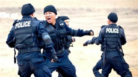 新疆喀什特警日常训练曝光_河南频道_凤凰网