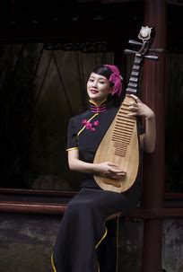 演奏乐器的美女图片_演奏乐器的美女设计素材_红动中国