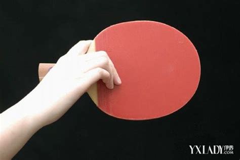 【图】乒乓球直拍握法怎么握 小编教你纠正正手攻球错误动作(2)_乒乓球直拍握法_伊秀美体网|yxlady.com