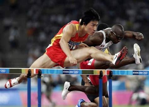 中国飞人刘翔夺得全运会110米栏冠军
