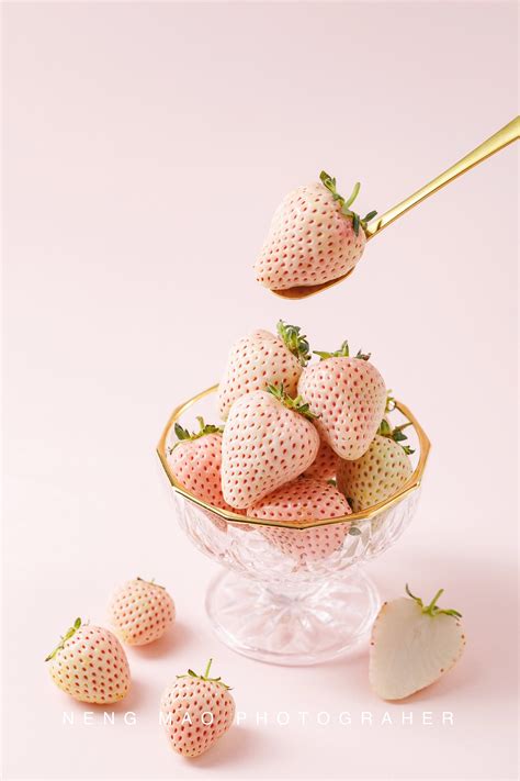 白色草莓水果产品摄影日常拍摄|摄影|产品摄影|飞扬的能貓_原创作品-站酷ZCOOL