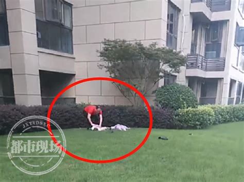 深圳一高楼玻璃窗坠落砸中男童 母亲哭得撕心裂肺(含视频)_手机新浪网
