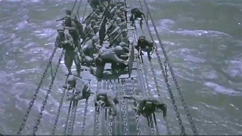 红军飞夺泸定桥，太不容易了，看着就让人痛心！