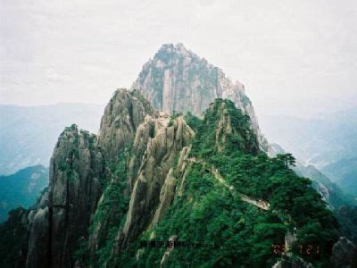 中国十大爬山旅游景点，黄山看日出值得一去_巴拉排行榜