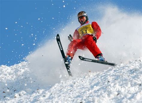 图：自由式滑雪空中技巧世界杯在吉林开赛_新闻中心_新浪网