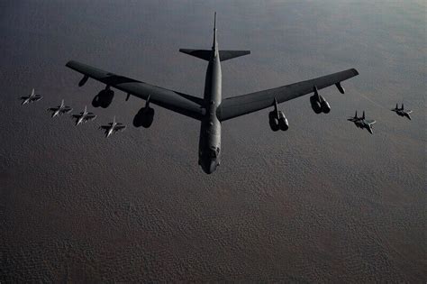 美军B-1B轰炸机今天再度巡航韩国领空_国际图文_看看新闻