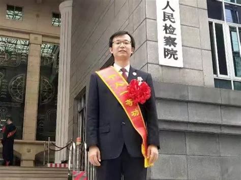 肇庆市人民检察院唐祝亮同志在全国“双先”表彰大会上被荣记个人一等功