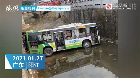 贵州公交坠湖事件造成5名学生遇难 驾驶员已身亡_手机新浪网