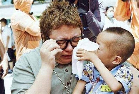 1999年，贵州马岭河风景区缆车高空坠落，幸存儿被韩红养成才_潘子灏_事故_父母