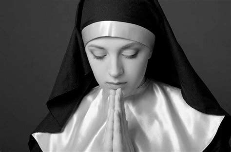 修女（Nun）(女性修行人员)，是天主教、东正教、基督教圣公会以及信义宗的女性修行人员，通常须发三愿（即“绝财”、“绝色”、“绝意”），从事 ...