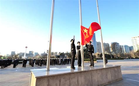 校团委举行升旗仪式纪念五四运动100周年