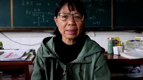 张桂梅校长创办的免费女子高中，是教育扶贫和精神扶贫的壮举|张桂梅|壮举|高中_新浪新闻
