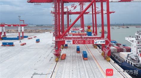 全球首个江海铁多式联运全自动化码头在广州南沙投入运行