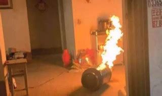 【安全漫画】煤气罐着火不要慌，正确处理很重要！