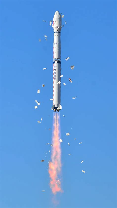 SpaceX 猎鹰重型火箭成功发射，它是一个梦想家的星辰大海 | 理想生活实验室 - 为更理想的生活