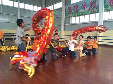 世界顶级龙狮赛在上海举行，三林舞龙队代表中国出战_上海三林龙狮队
