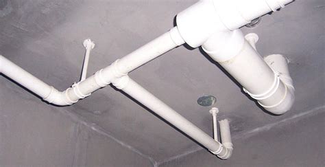 卫生间排水管安装尺寸是多少，排水管安装要离墙多少合适？_装修问答_齐家网