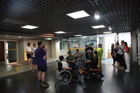 北京市残疾人联合会-市肢残协会到市残疾人辅具中心调研