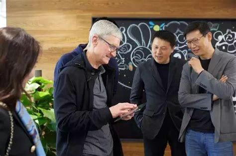 当苹果CEO库克来到北京，面对中国的小米- DoNews