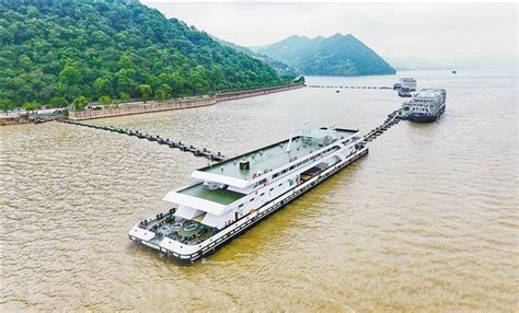 长江上最大和功能最完备旅游客运趸船在丰都投用_重庆频道_凤凰网
