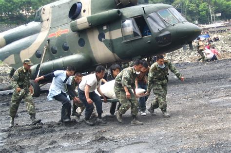 组图：中国军队抗震救灾图片集锦（1024图）（25）--军事--人民网