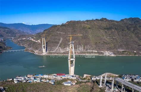 云南绥江：大桥建设忙-人民图片网