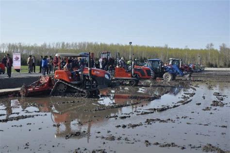 水稻机插秧同步侧深施肥技术集成示范活动在黑龙江建三江举办