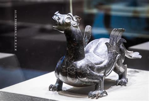 精美绝伦，一件穿越两千年的古中山国错银铜双翼神兽|博物馆|神兽|双翼_新浪新闻