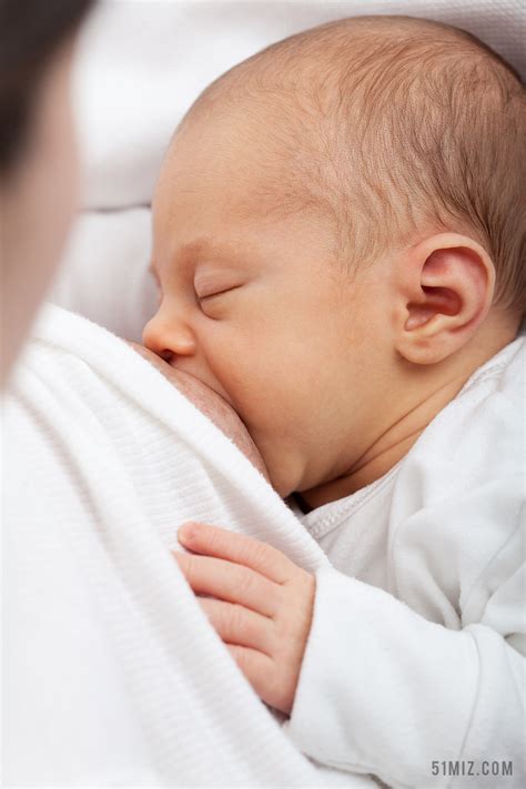 白色广告写实母乳喂养背景图片免费下载 - 觅知网