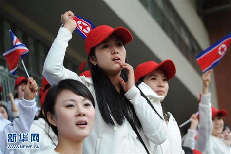 朝鲜啦啦队吸引眼球 - 青岛新闻网