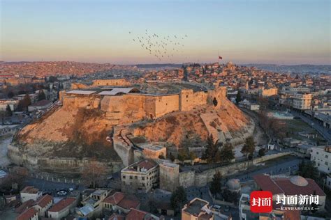 土耳其震区实录⑭｜千年古堡坍塌，居民称地震破坏了文明，也破坏了生活|土耳其|安泰_新浪新闻
