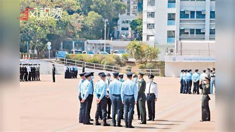 香港警察首次表演中式步操，我在现场看到这些震撼画面！_京报网