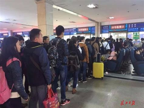 春运25年来 公路客运首次遇冷 - 长江商报官方网站