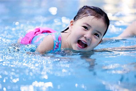 协助孩子学会游泳 | 草根影響力新視野