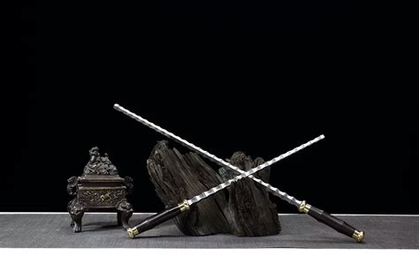 岳飞有三件武器，有一件是中国历史十大名剑之一，却至今下落不明|岳飞|名剑|武器_新浪新闻