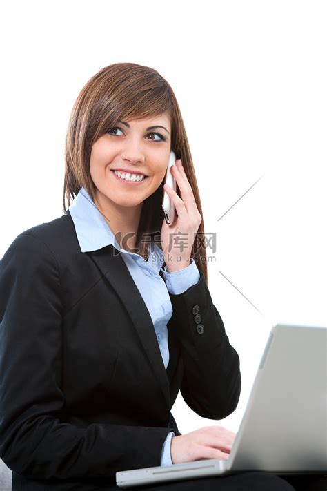 商务女人用笔记本电脑打电话。高清摄影大图-千库网