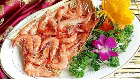 常吃虾能增强免疫力，但虾不宜与三种食物搭配，否则会食物中毒