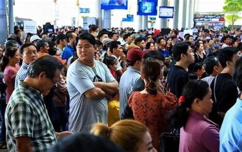 返城大军挤爆了上海地铁站 人山人海_凤凰网视频_凤凰网