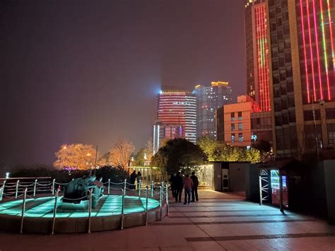 2023芜湖滨江公园游玩攻略,...路上其实灯光还是相当不错...【去哪儿攻略】