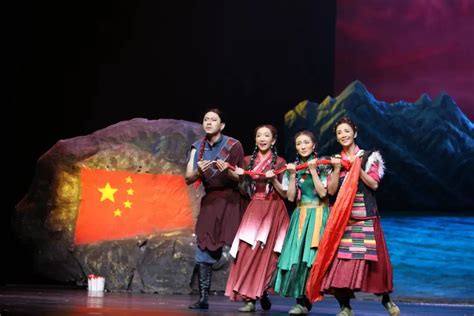 西藏山南：“雅鲁藏布”现代藏装服饰秀_时图_图片频道_云南网