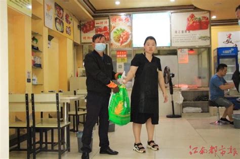 九江：白鹇飞进小餐馆 店老板成功救助-江南都市网