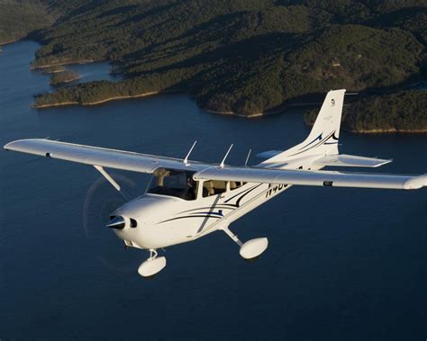 The Cessna 172 Guide - 172R