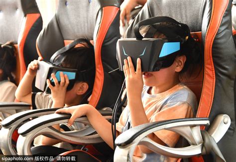 邯郸：体验VR设备 感受科技魅力