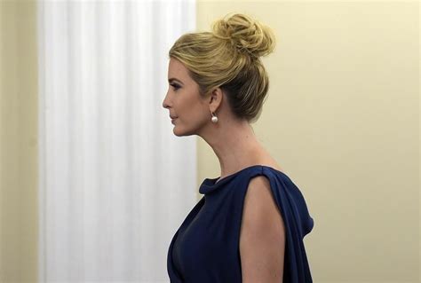 美国第一千伊万卡穿白裙现身G20妇女峰会照片，与默克尔热聊！|伊万卡|默克尔|妇女_新浪新闻