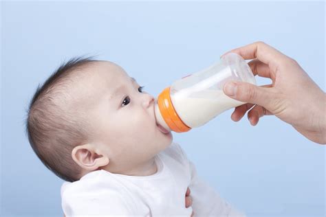 婴儿体重奶量计算公式（新生儿每顿该喝多少奶）-幼儿百科-魔术铺