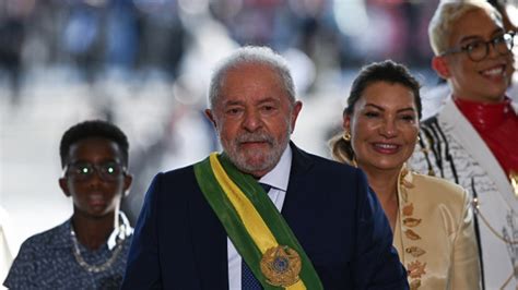 巴西新任总统卢拉抨击博索纳罗的政策，承诺彻底改变执政路线(含视频)_手机新浪网