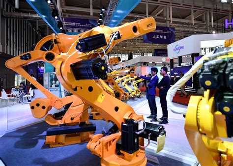 新松智能机器人产品亮相天津工博会_机器人网
