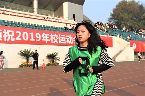 速度与耐力的角逐——定格校运会女子3000米与男子5000米长跑-华大青年传媒